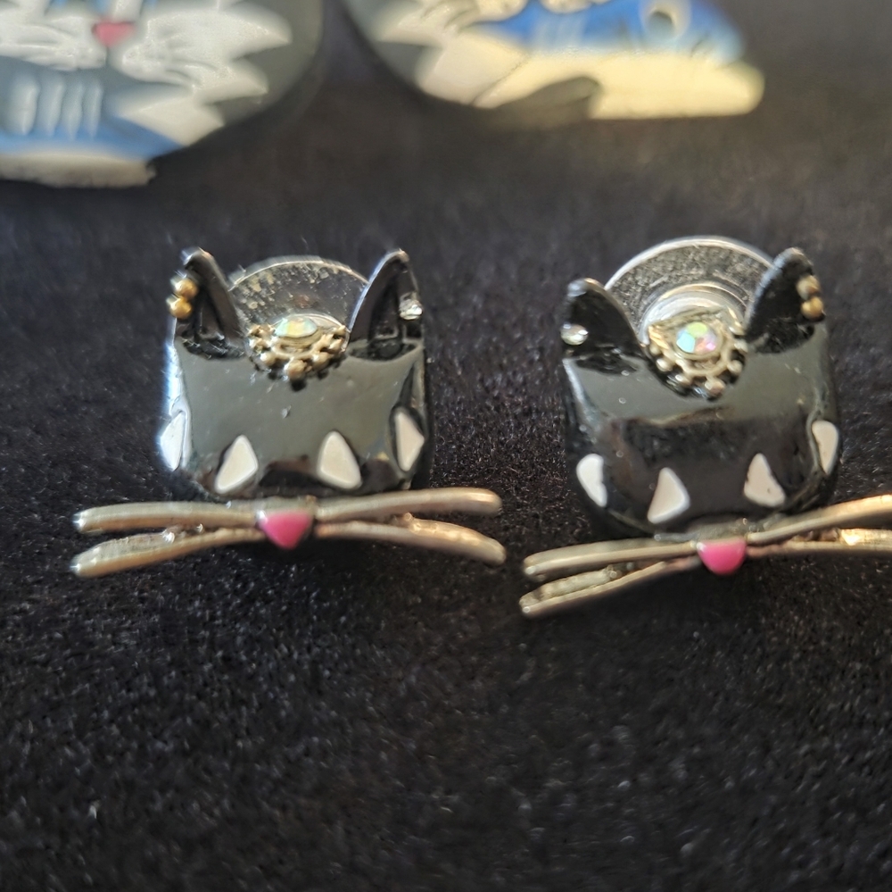 2 Pair! Vtg Whimsical Black Cat Earrings - Picture 3 of 11